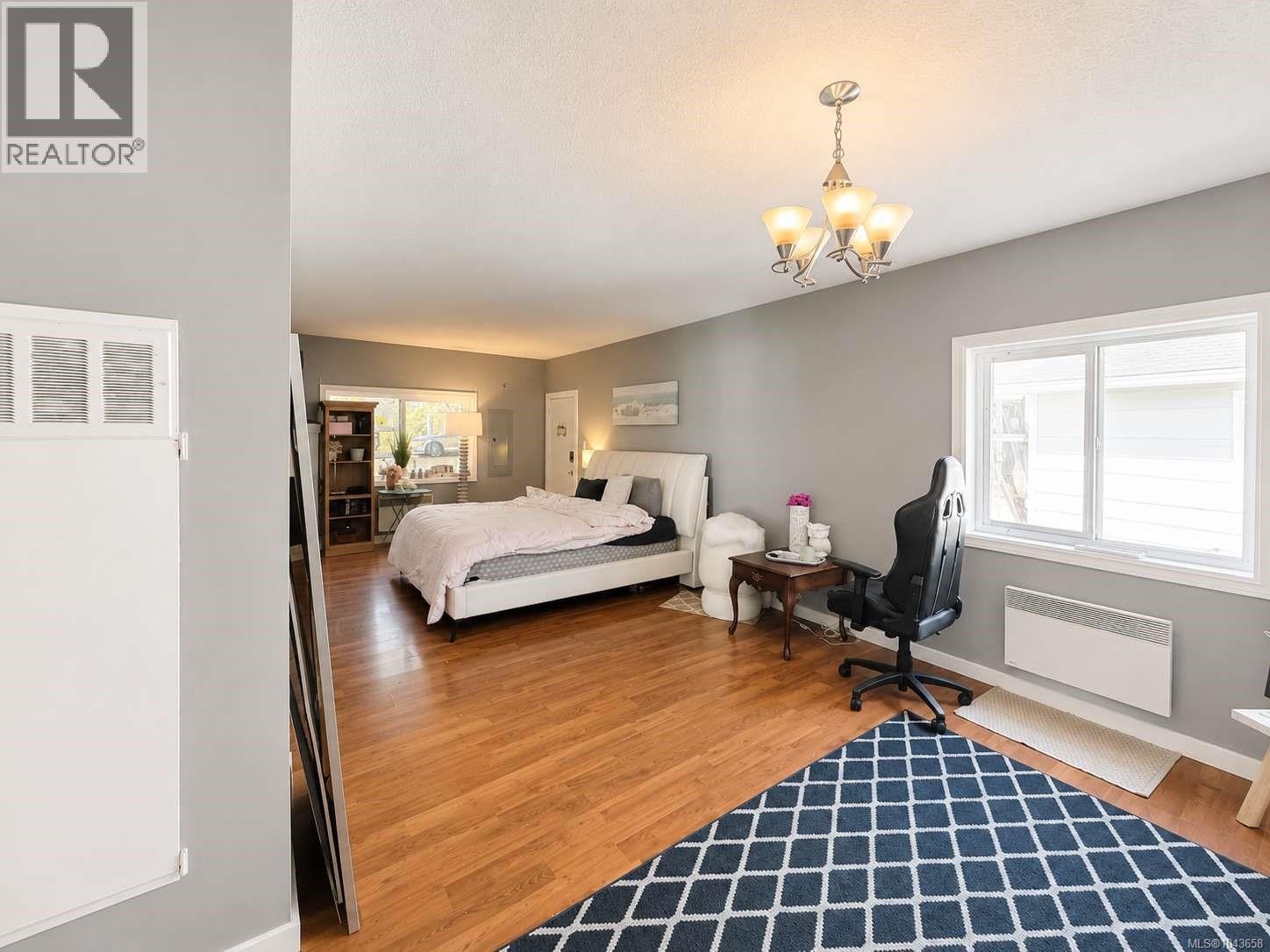 4586 Beale St - 25