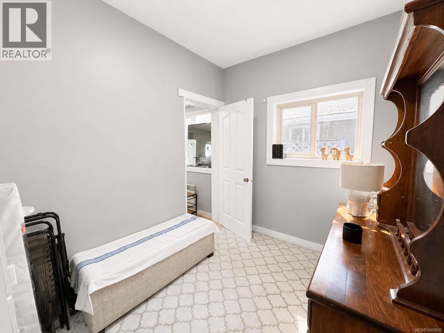4586 Beale St - 33