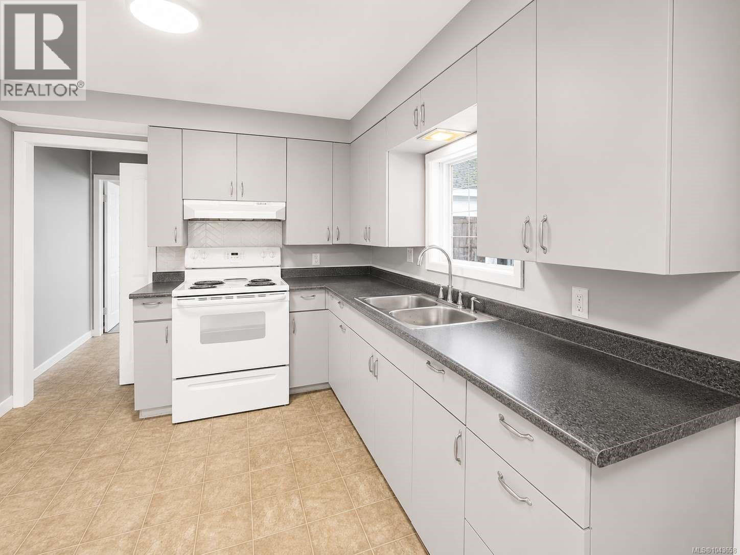 4586 Beale St - 37