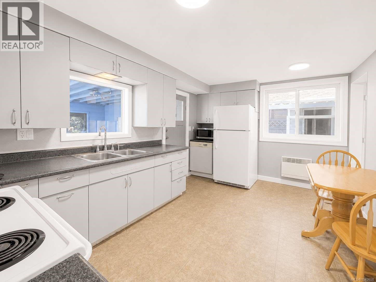 4586 Beale St - 38