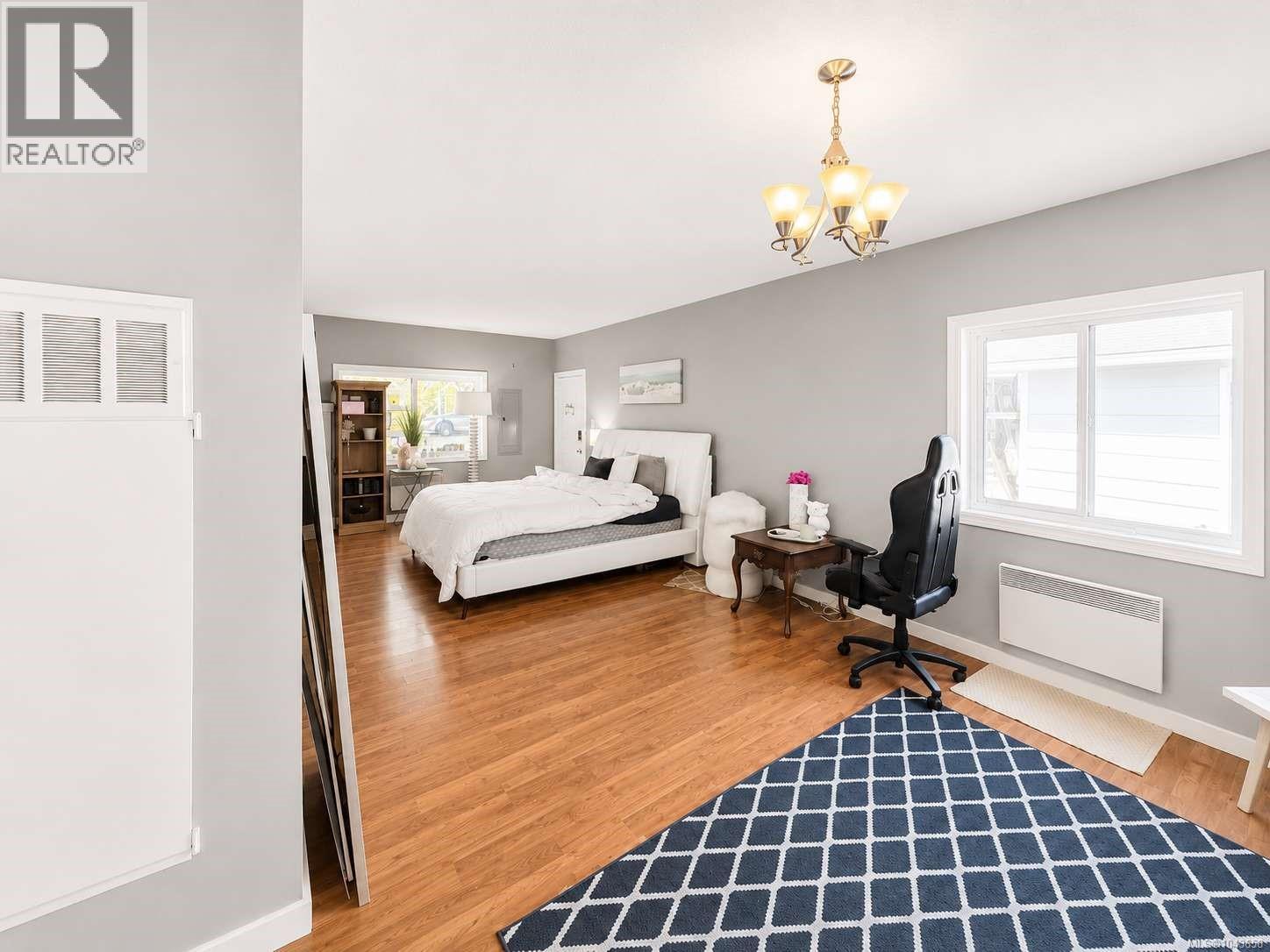 4586 Beale St - 39