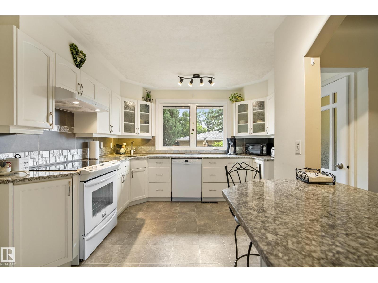 7215 96B AV NW - 12