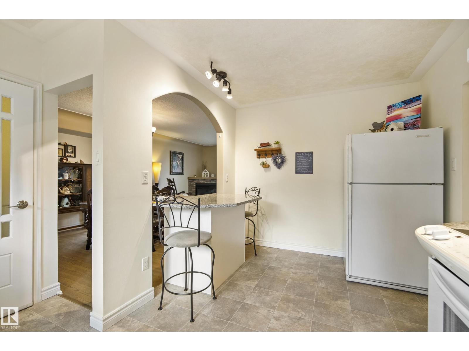 7215 96B AV NW - 14