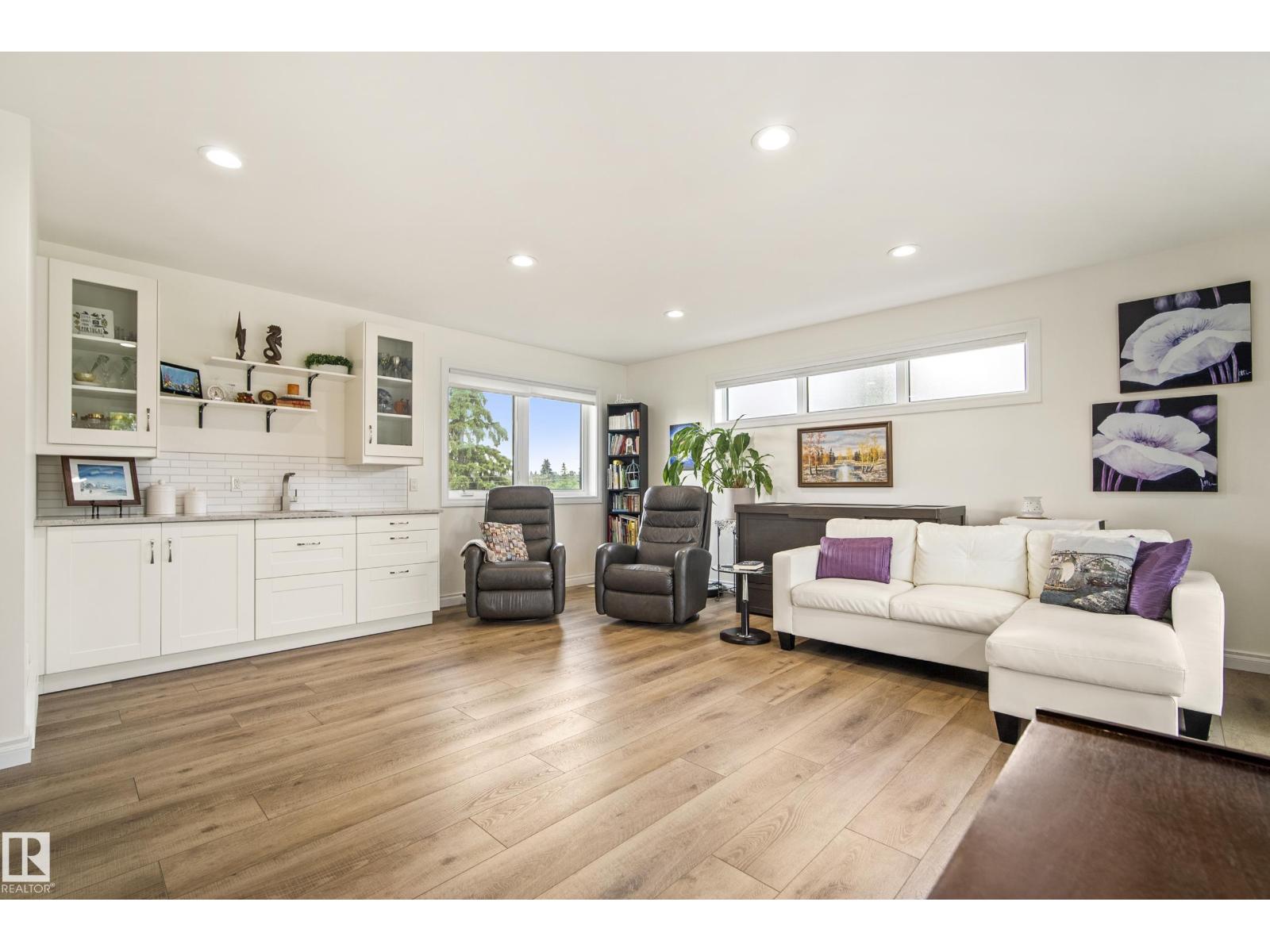 7215 96B AV NW - 22