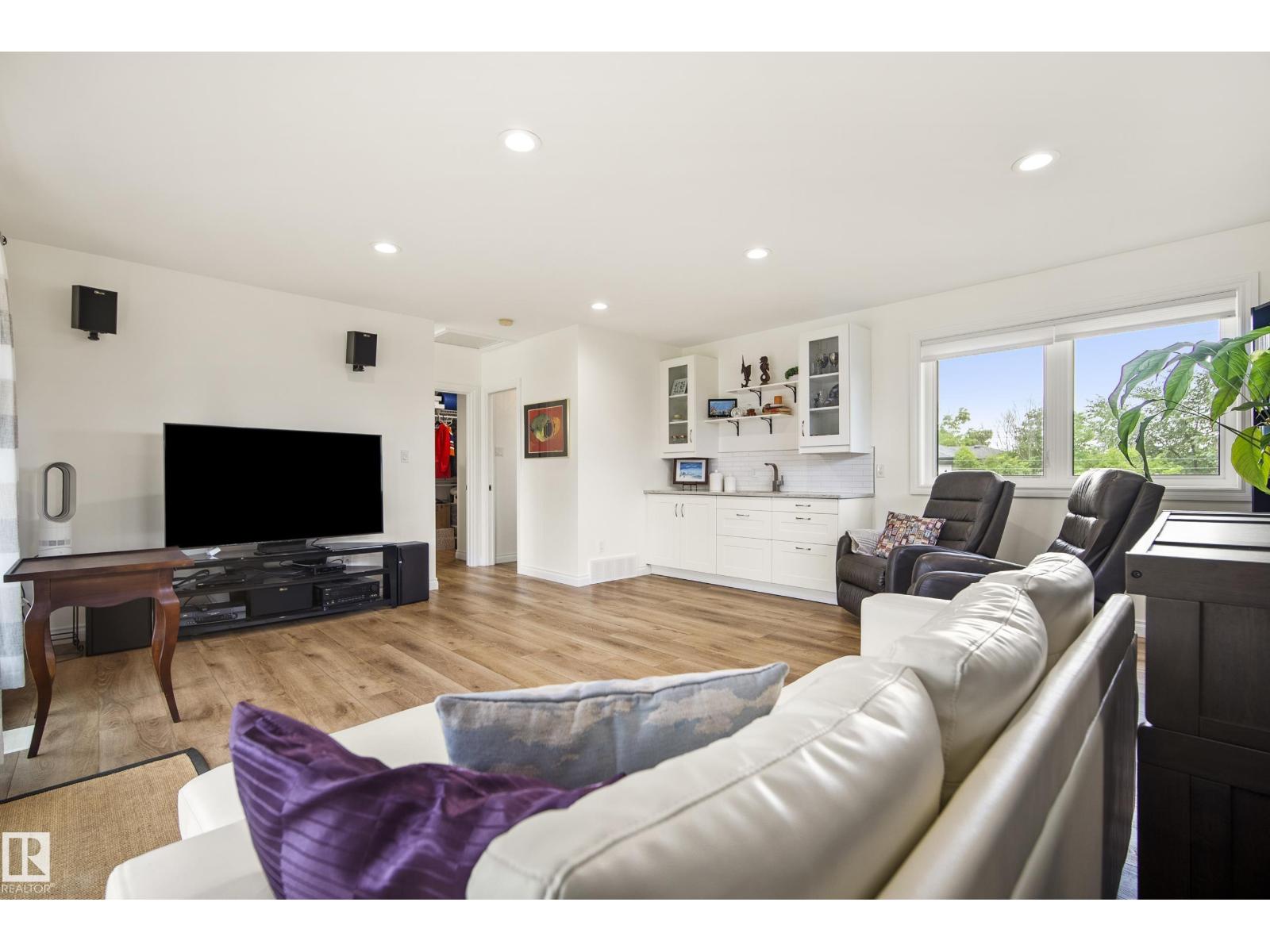 7215 96B AV NW - 23