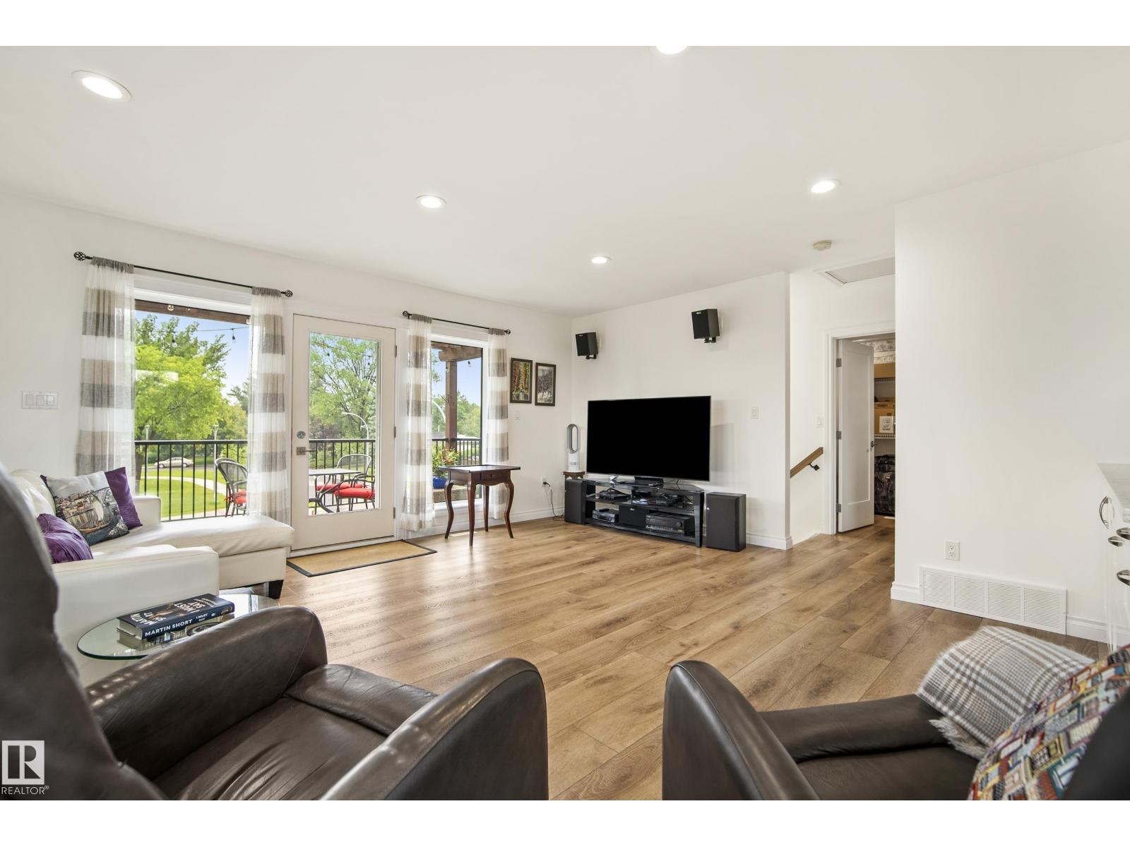 7215 96B AV NW - 24