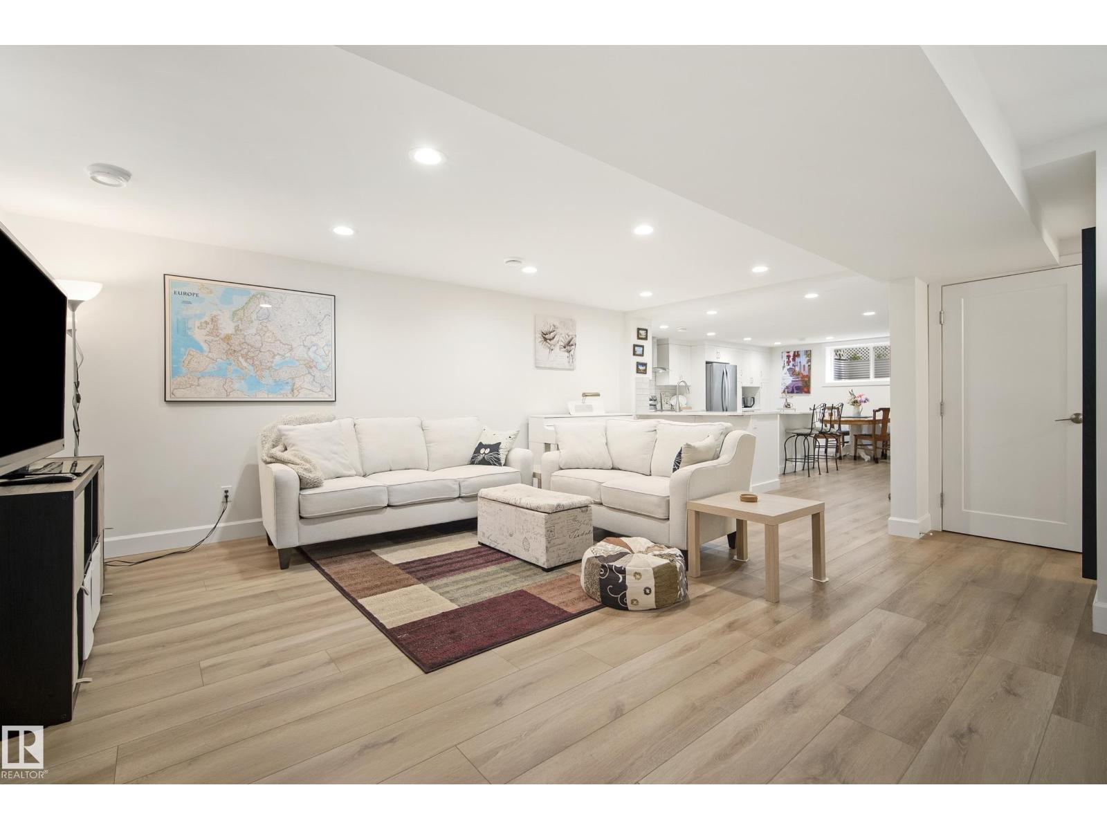 7215 96B AV NW - 34