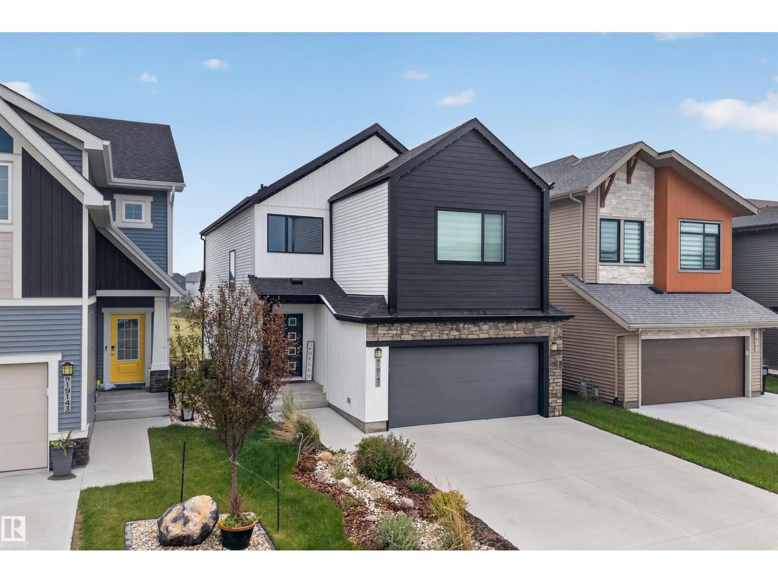 19147 22 AV NW - 2