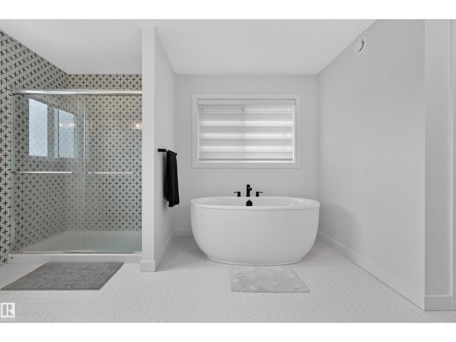19147 22 AV NW - 18