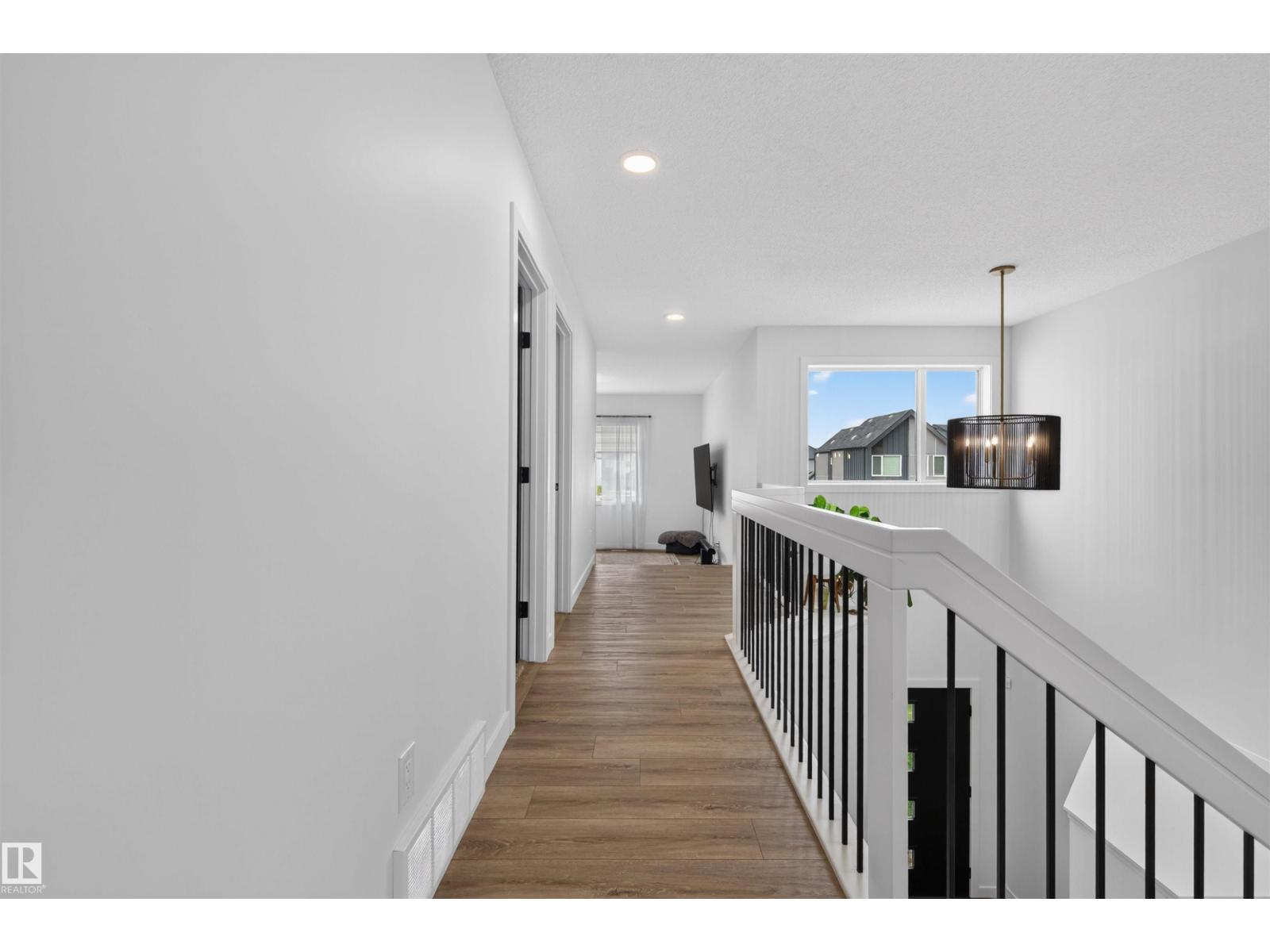 19147 22 AV NW - 21
