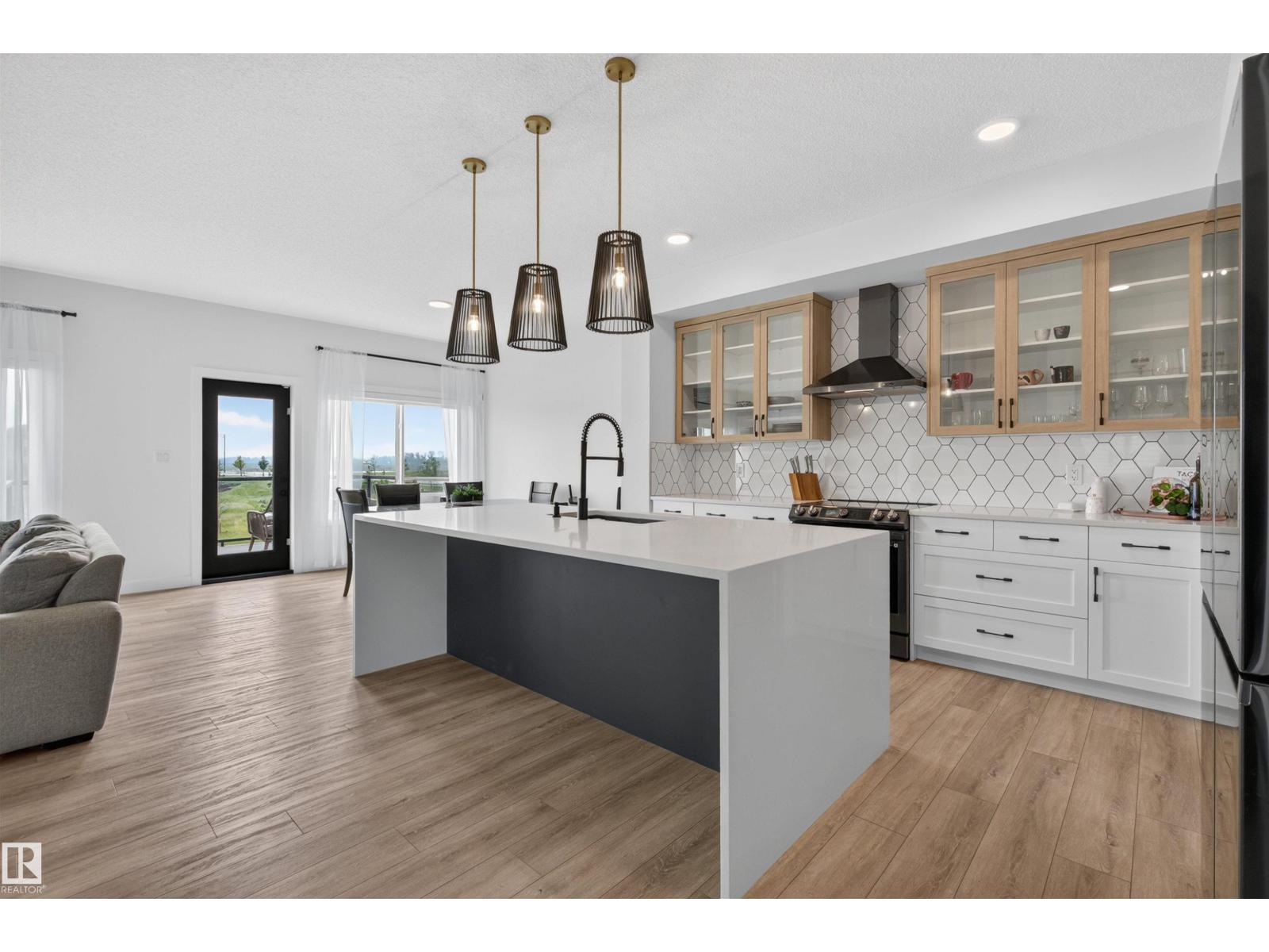 19147 22 AV NW - 3