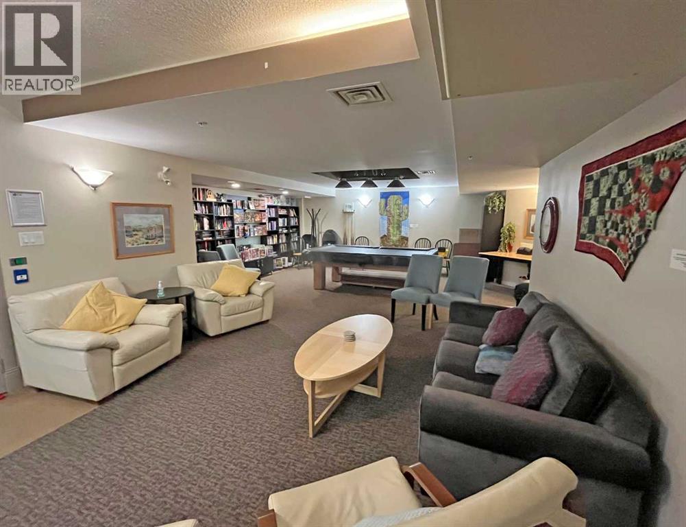 #305 30 Discovery Ridge Close SW - 37