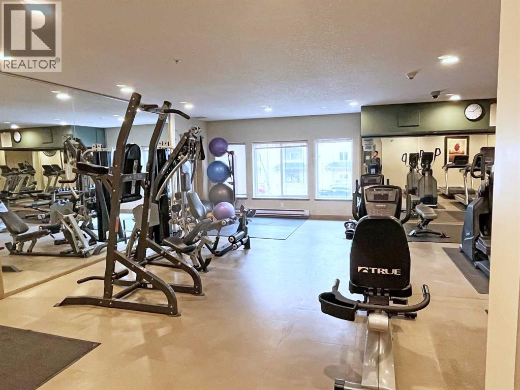 #305 30 Discovery Ridge Close SW - 35