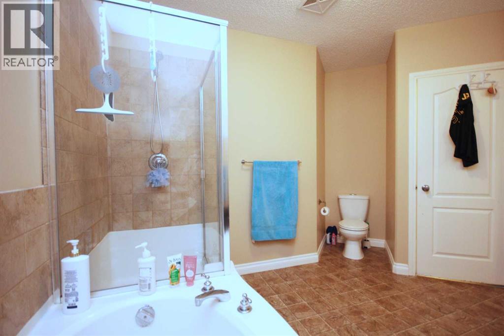 #305 30 Discovery Ridge Close SW - 25
