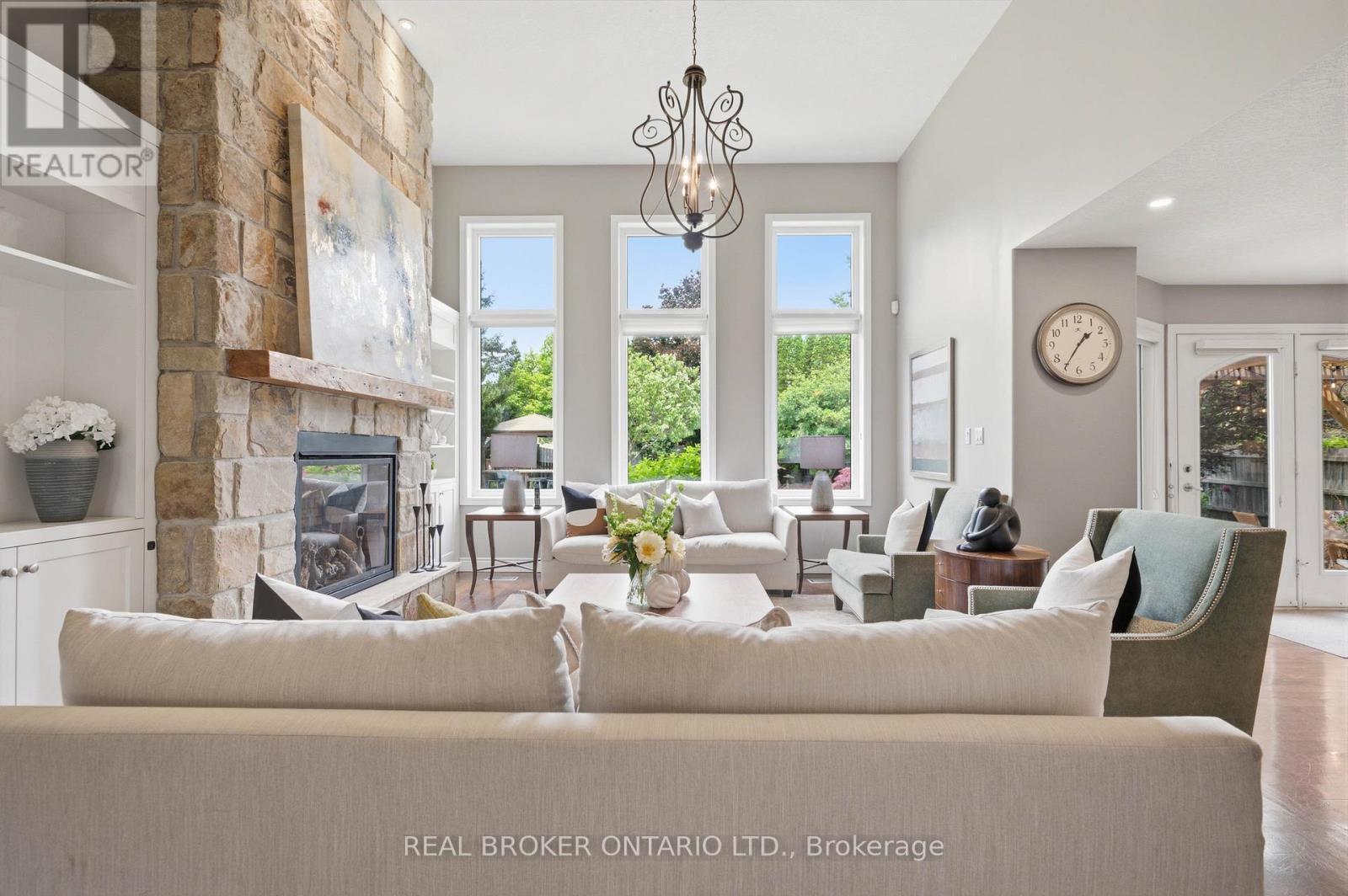 6 PIONEER TOWER CRESCENT - Image 21