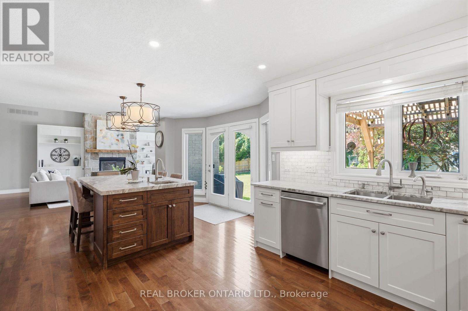 6 PIONEER TOWER CRESCENT - Image 27
