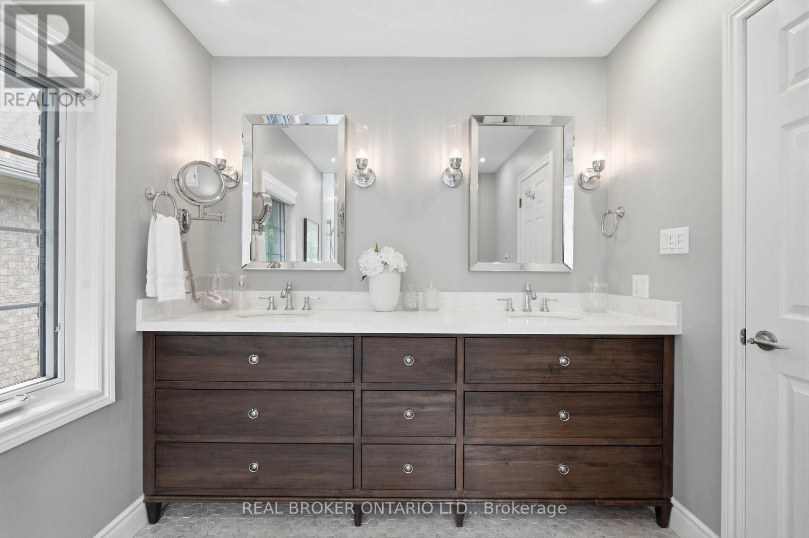 6 PIONEER TOWER CRESCENT - Image 31