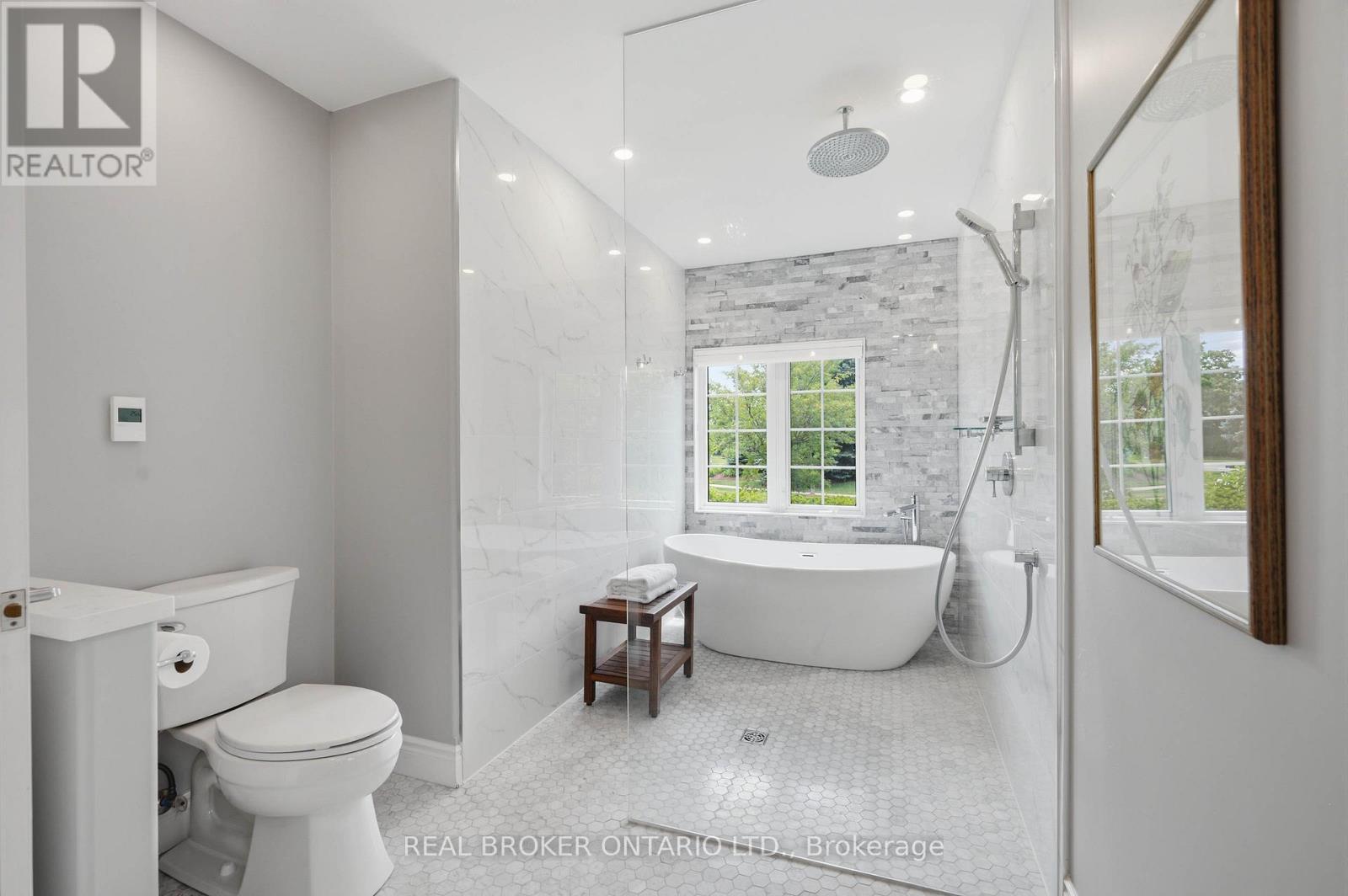 6 PIONEER TOWER CRESCENT - Image 32
