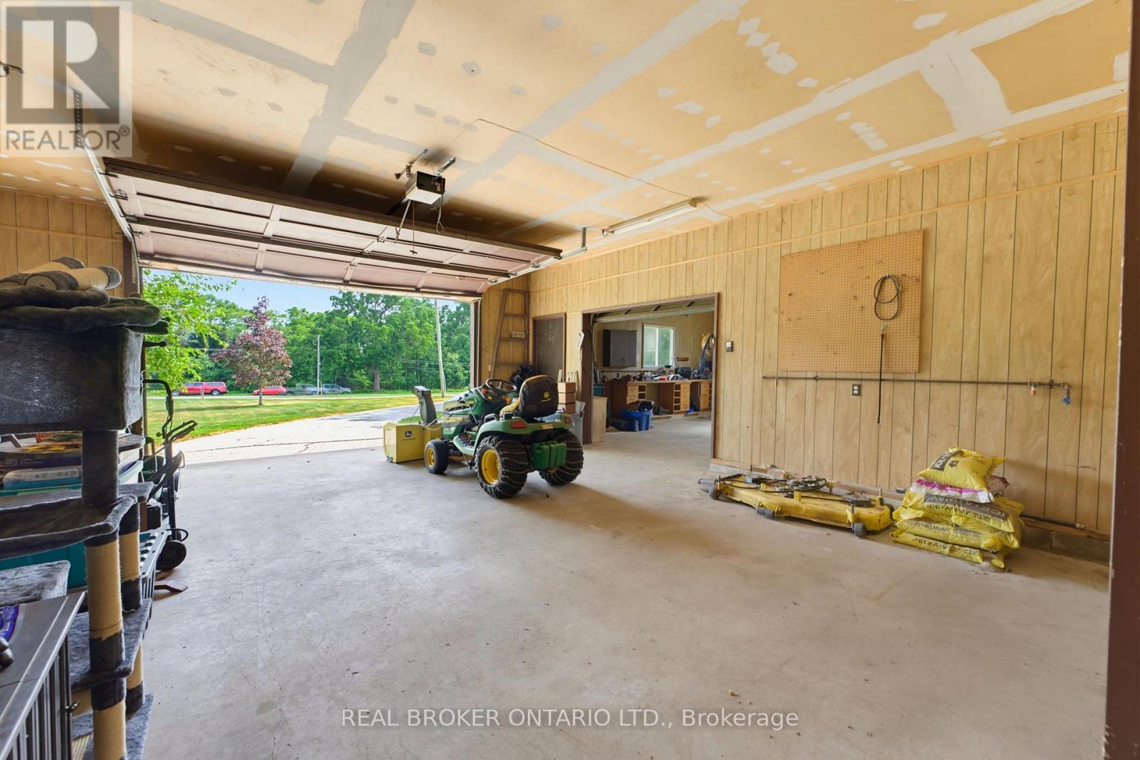 347 BLUE LAKE ROAD - Image 28
