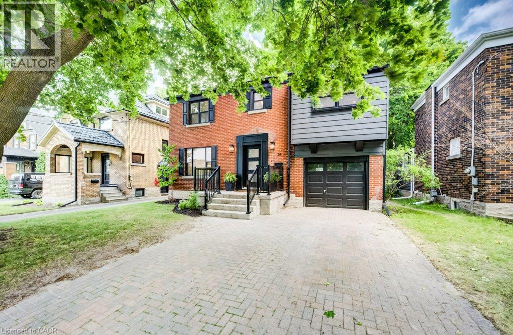 34 MOORE Avenue N — photo 1