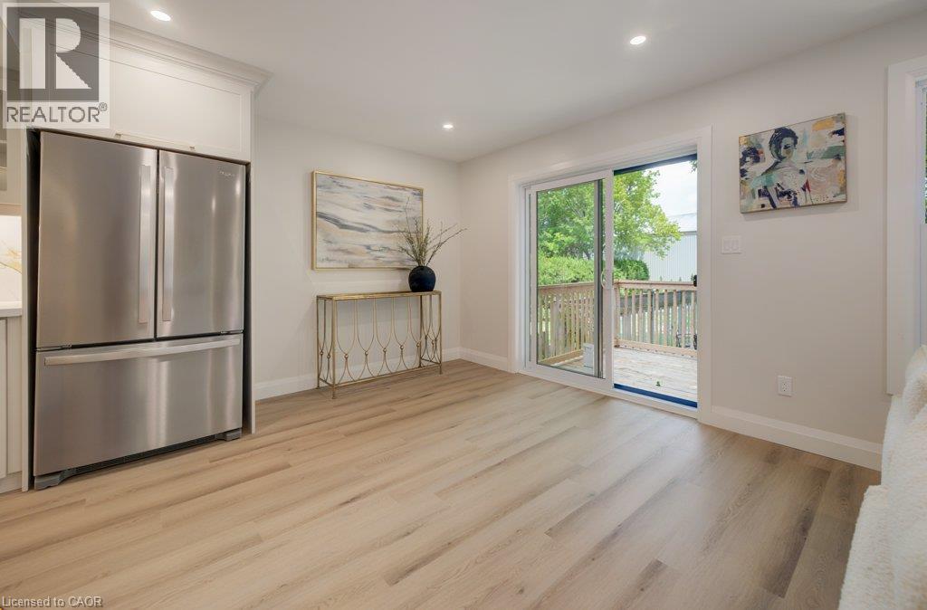 34 MOORE Avenue N - Image 10