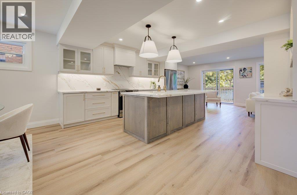 34 MOORE Avenue N - Image 13
