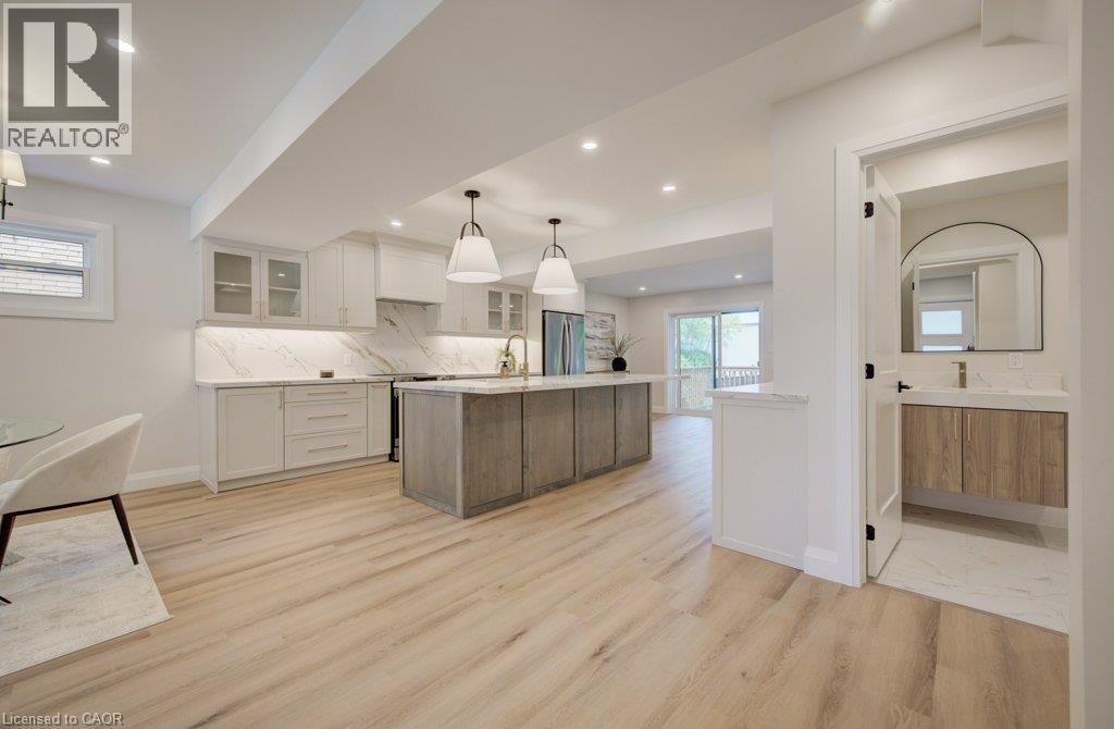 34 MOORE Avenue N - Image 15