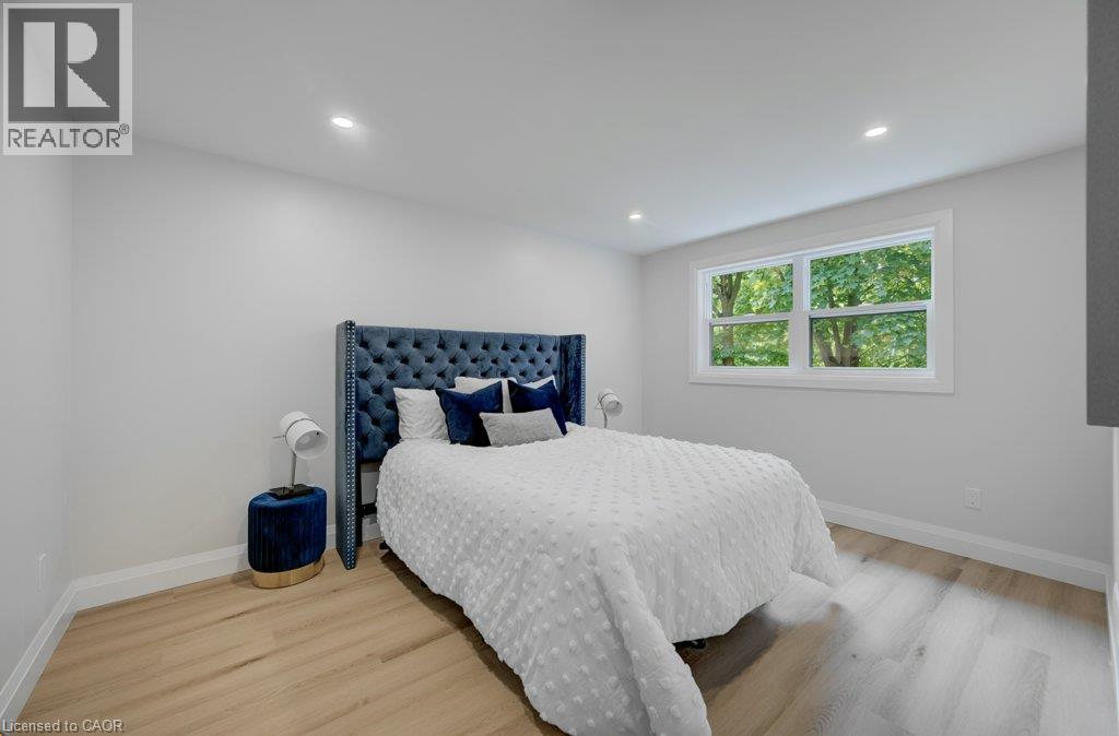34 MOORE Avenue N - Image 24