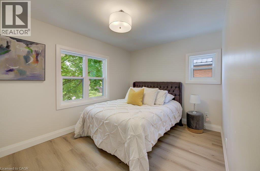 34 MOORE Avenue N - Image 30