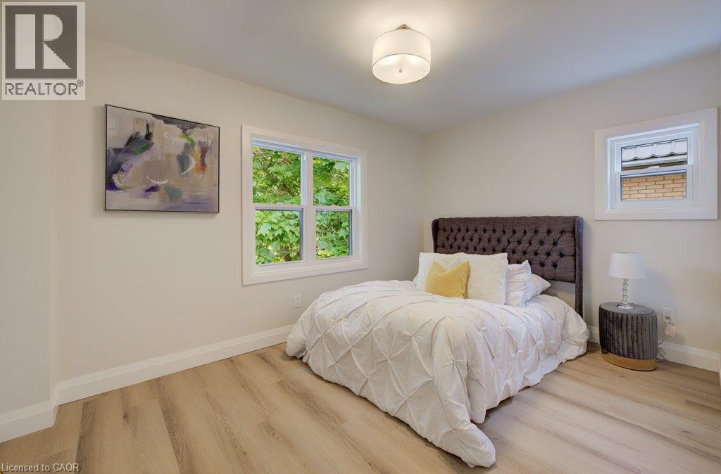 34 MOORE Avenue N - Image 38