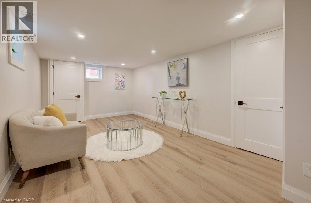 34 MOORE Avenue N - Image 43