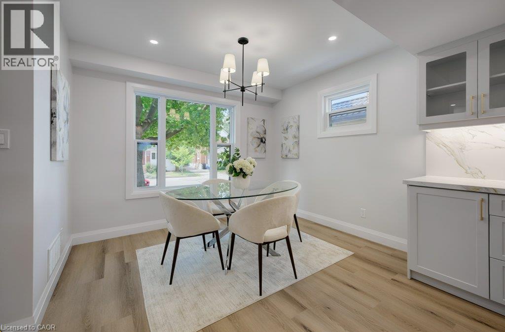 34 MOORE Avenue N - Image 9