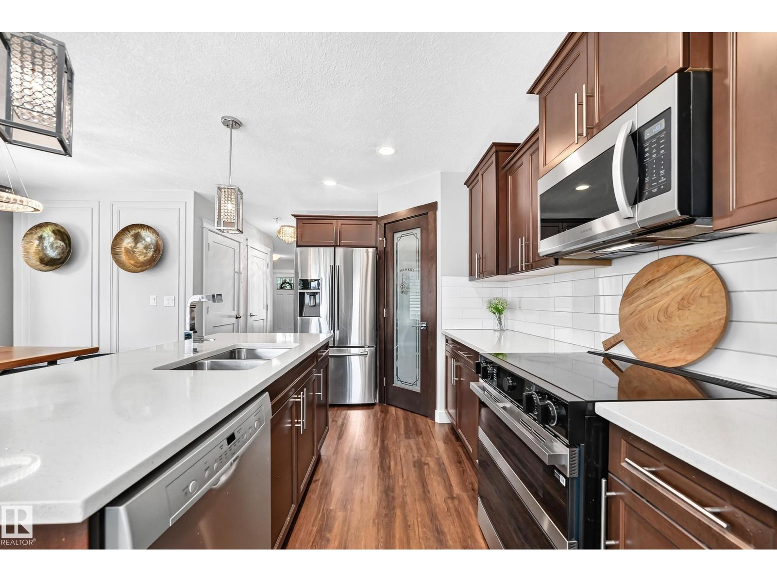 15503 95 AV NW - 10
