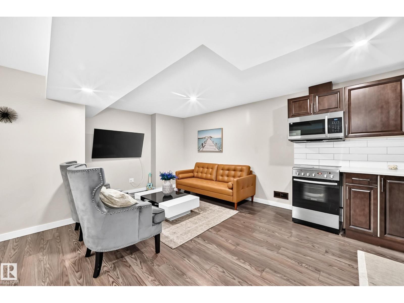 15503 95 AV NW - 36