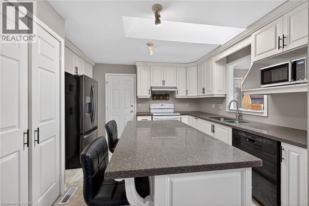 232 SILVERBIRCH Boulevard - 9