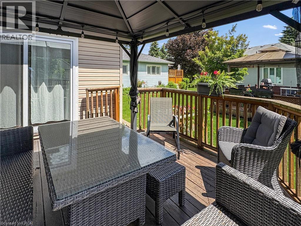 232 SILVERBIRCH Boulevard - 27