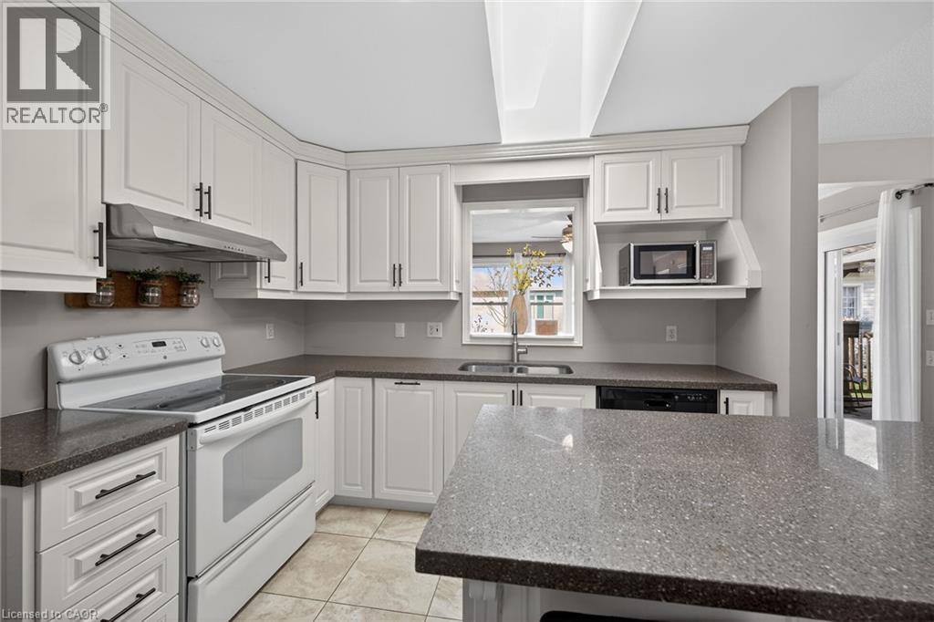 232 SILVERBIRCH Boulevard - 12
