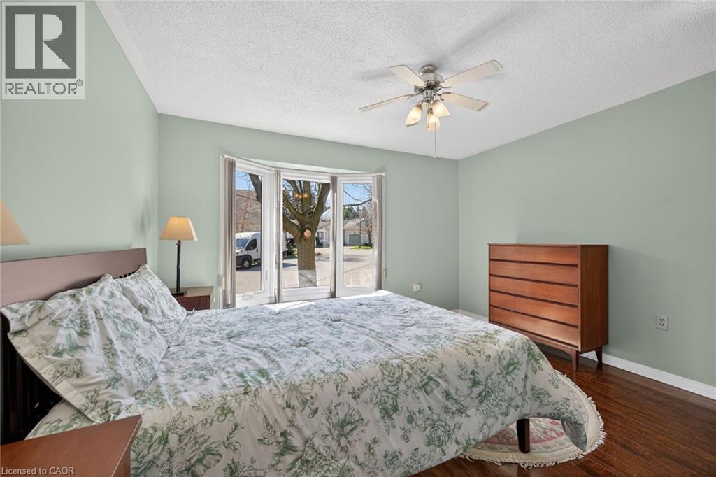 232 SILVERBIRCH Boulevard - 19
