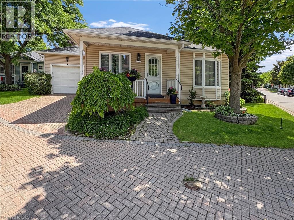 232 SILVERBIRCH Boulevard - 1