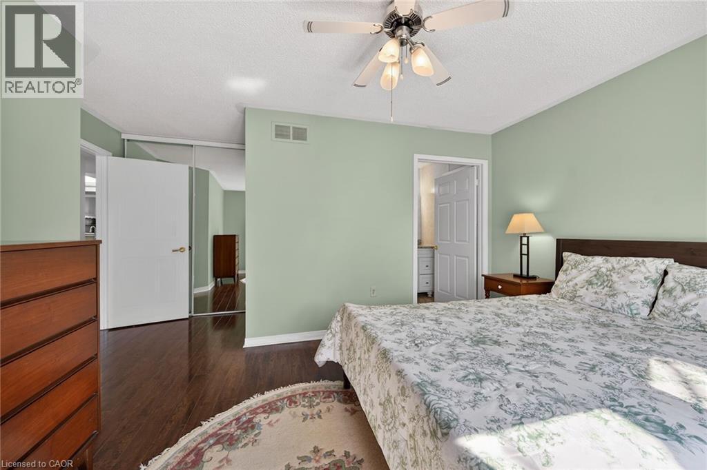 232 SILVERBIRCH Boulevard - 20