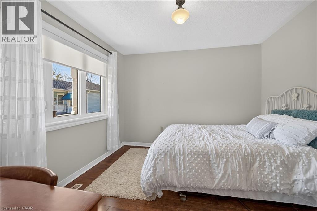 232 SILVERBIRCH Boulevard - 22