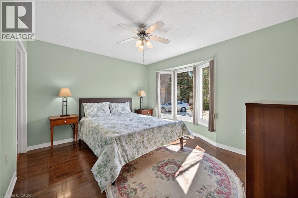 232 SILVERBIRCH Boulevard - 18