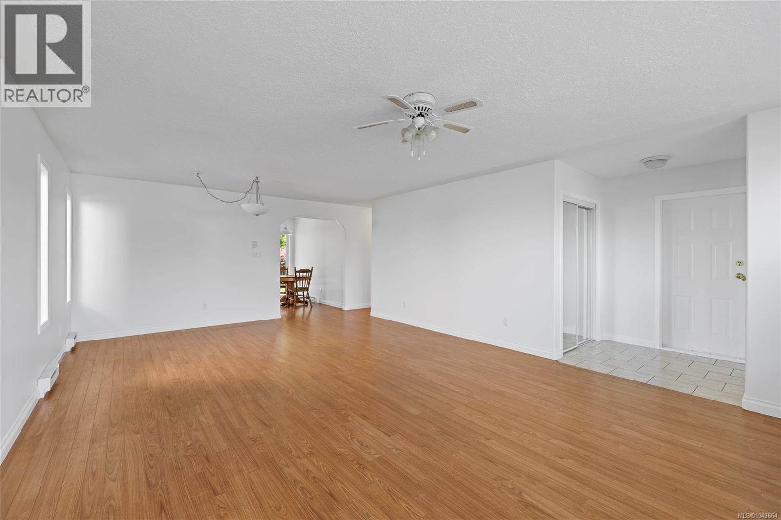 238 Strawberry Cres - 3
