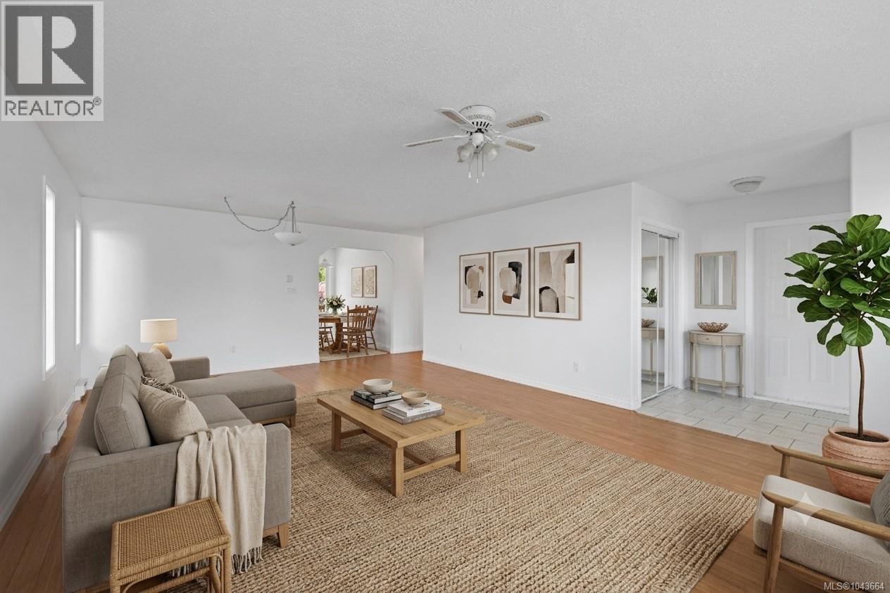 238 Strawberry Cres - 2