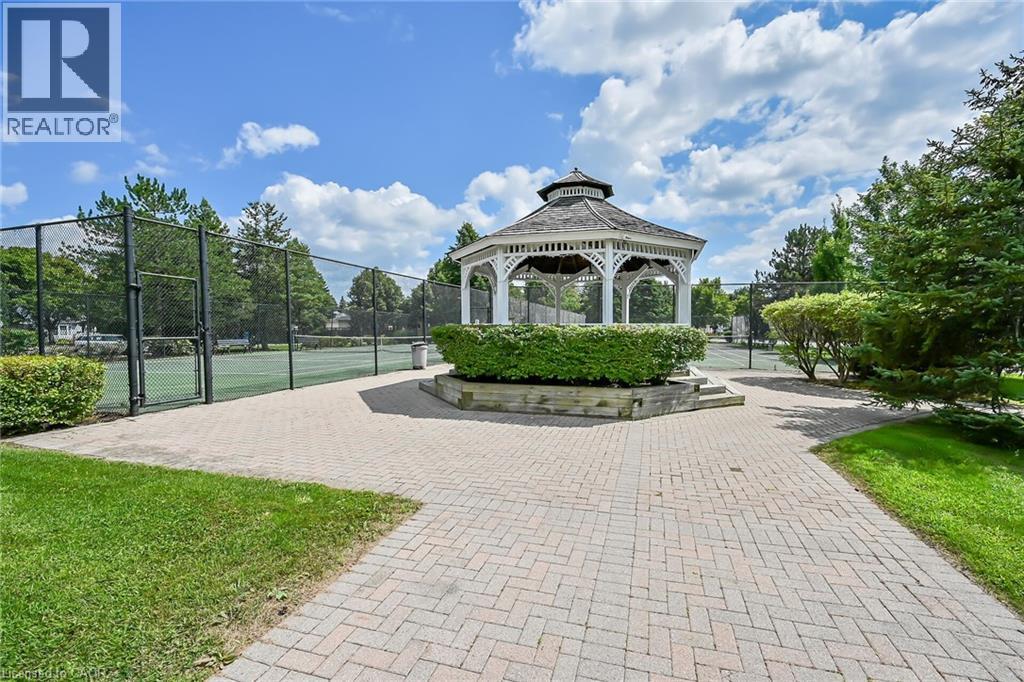 232 SILVERBIRCH Boulevard - 44