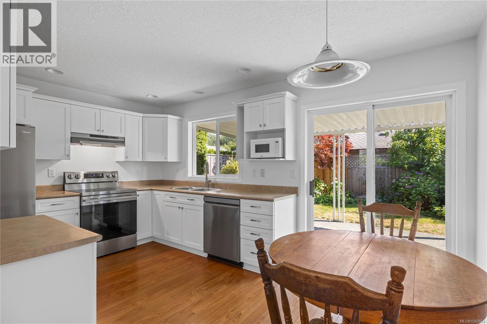 238 Strawberry Cres - 5