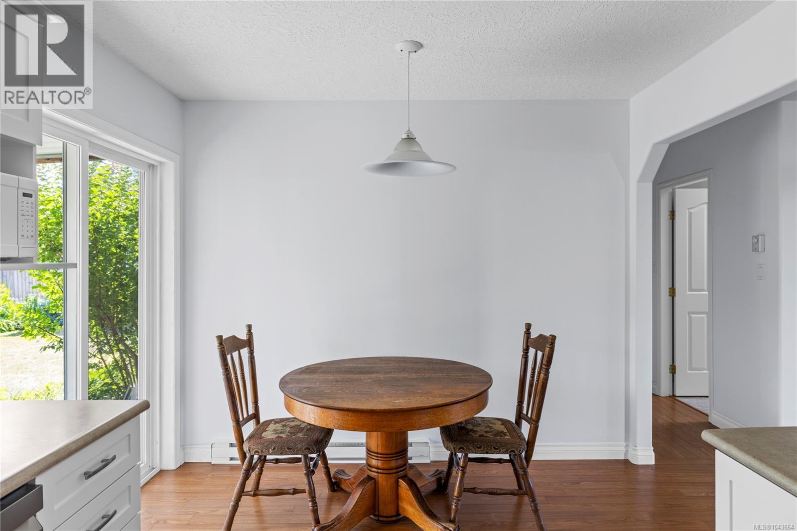 238 Strawberry Cres - 4