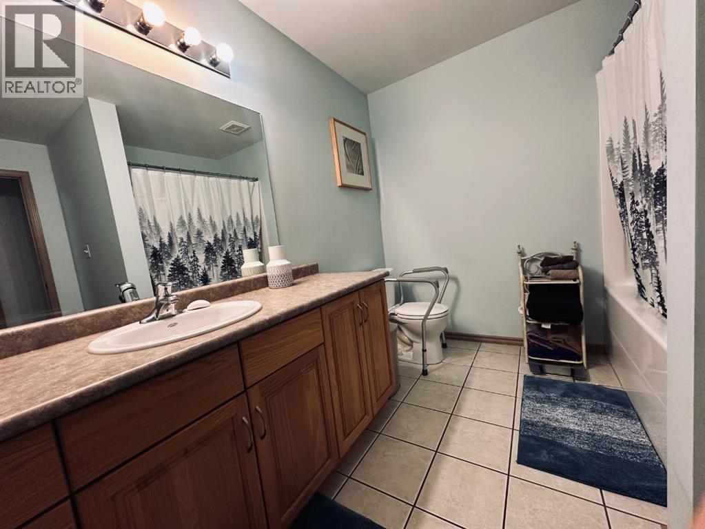 #203A 6608 42 Street - 16