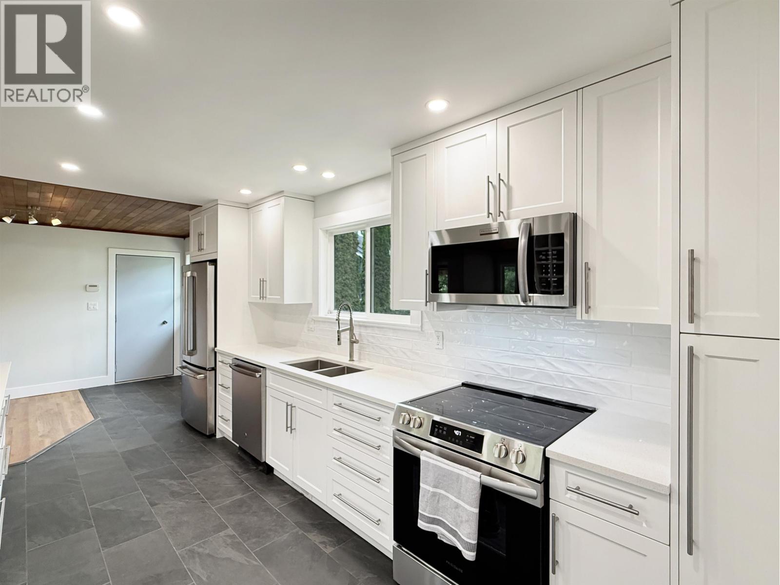 2555 WALLACE PLACE - 18