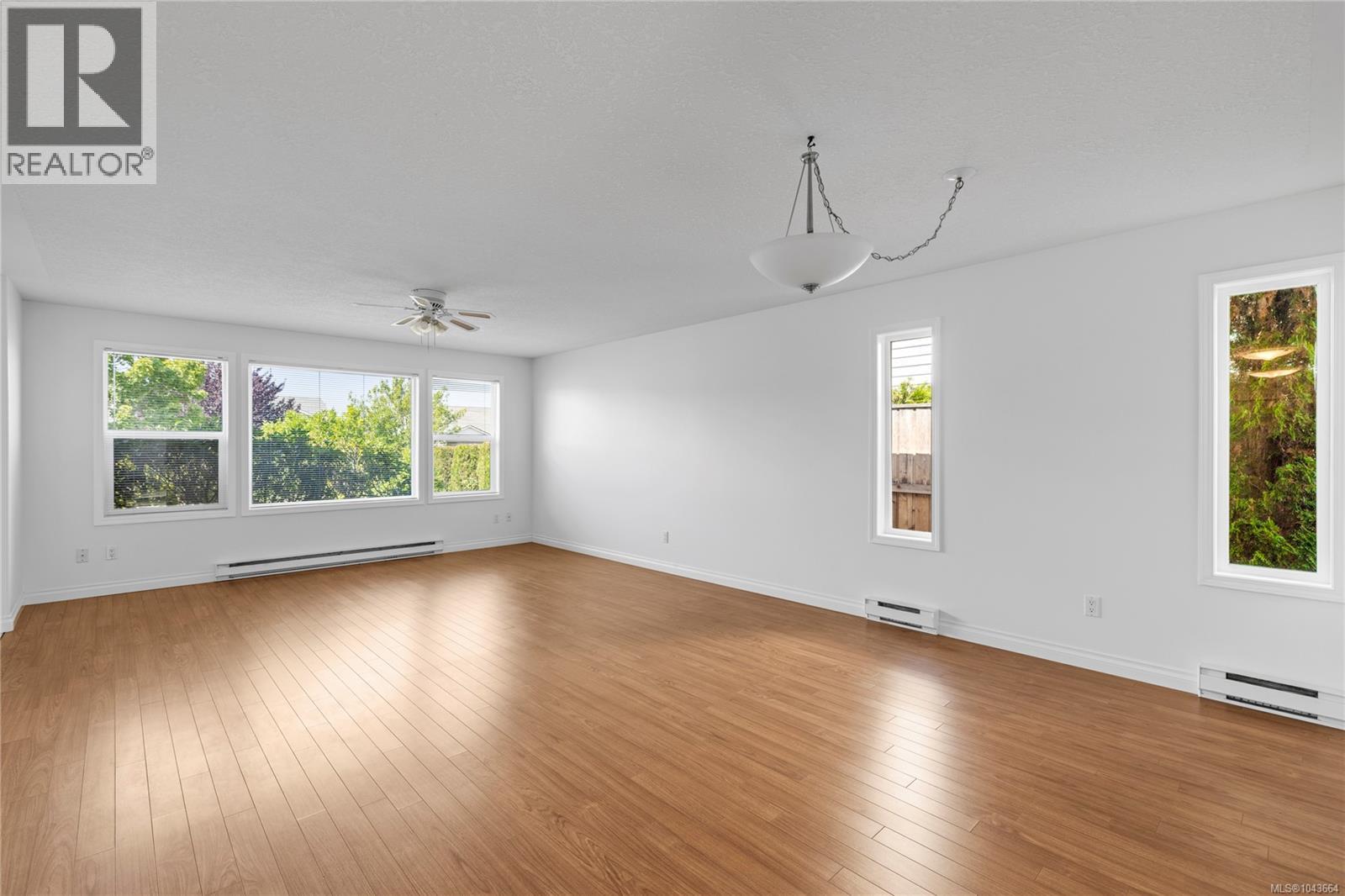 238 Strawberry Cres - 29